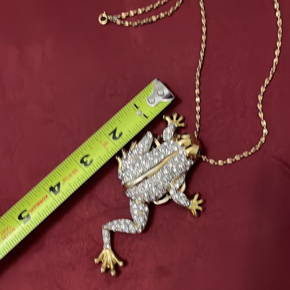 Gold tone Crystal Frog pendant - Picture 6 of 9